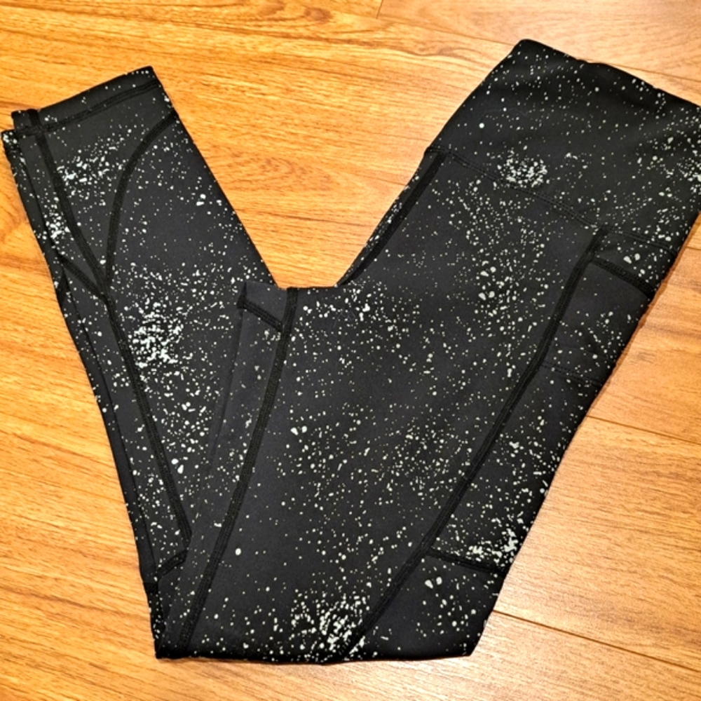 Zyia Black Reflective Pocket Light n Tight Hi-Rise 7/8 Leggings (Size 4)